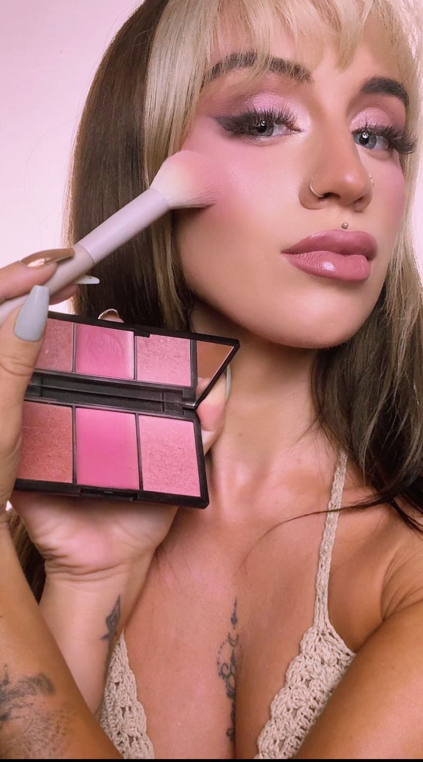 THE HOT GIRL SUMMER GLOW MAKE UP BOX - Klara Cosmetics