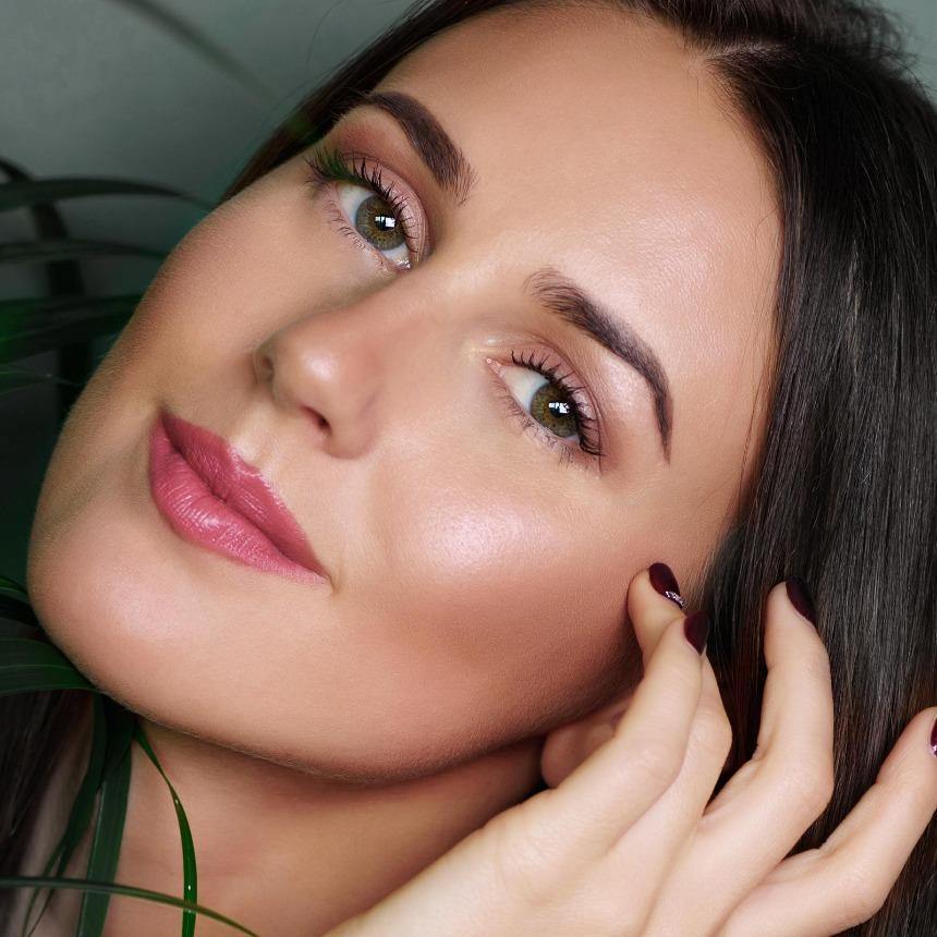 Fake a Face Lift with these 2 products - Klara Cosmetics Shop